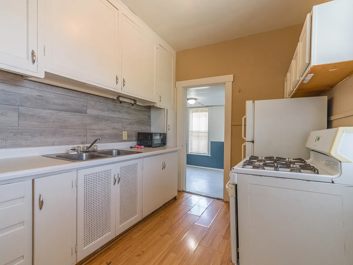 Photo 2 of 12 - 325 E Washington Ct #3 - Mankato, MN Building Photo - 325 E Washington Ct #3