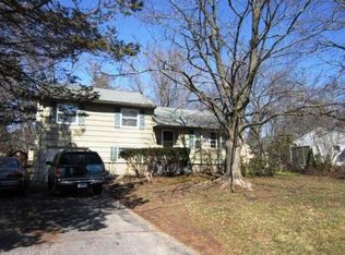 12 Clover Ln, Bloomfield, CT 06002