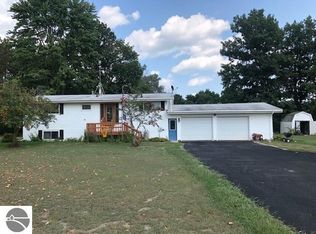 4381 Pine River Rd, Saint Louis, MI 48880