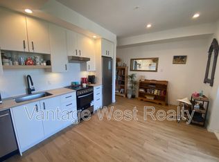 660 Cawston Ave #411, Kelowna, BC V1Y 9M1