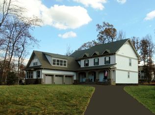 8218 Bearhurst Dr, Gainesville, VA 20155