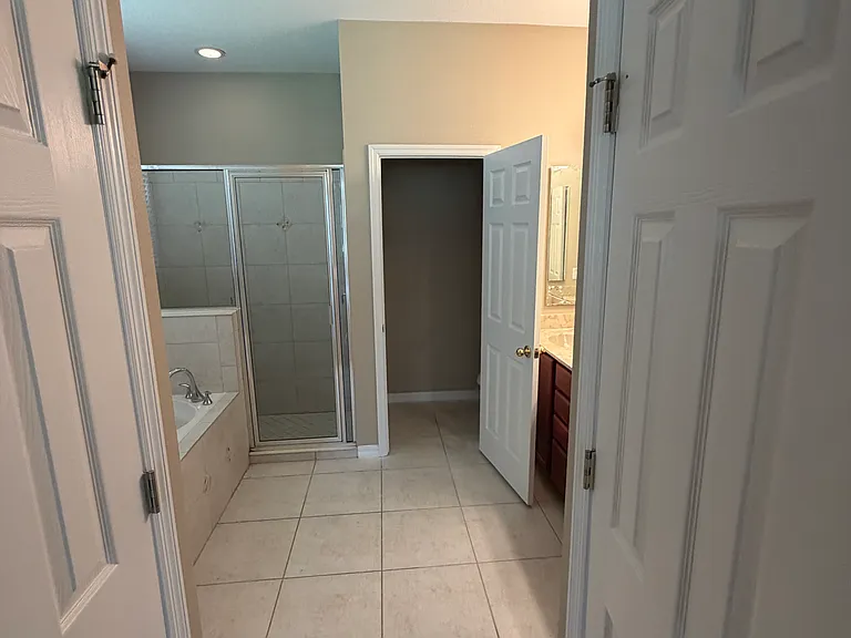 Master Bedroom Bathroom