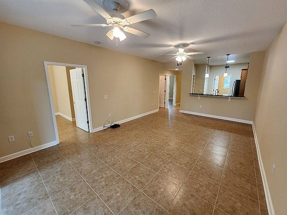 4th image of 468 Bouchelle Dr APT 127