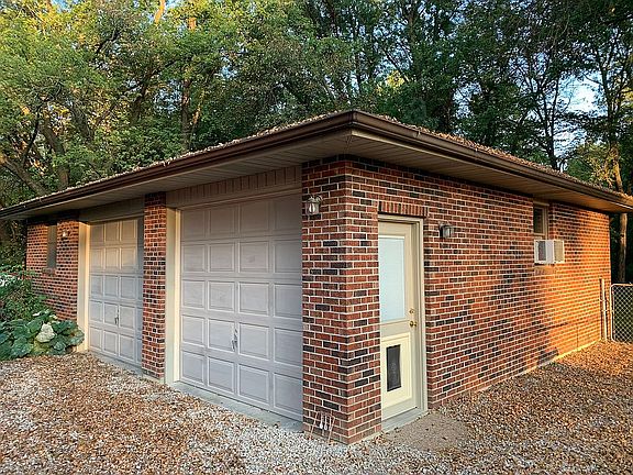 detached garage