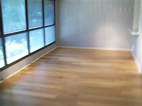 4th image of 322 Halo St