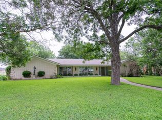 210 N Main St, Thorndale, TX 76577