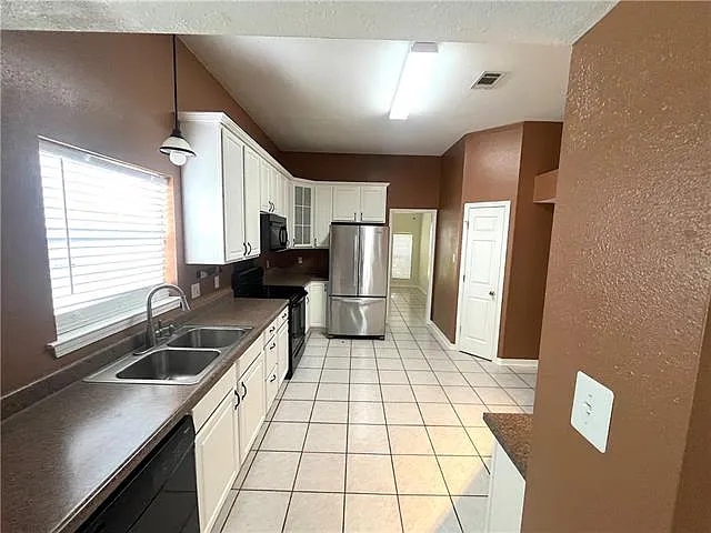 101 Moonraker Dr — Photo 4