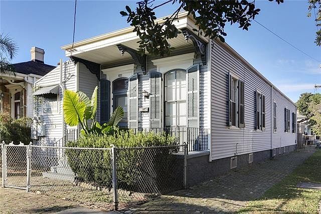 1st image of 940 1/2 Aline St