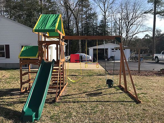 bonus 2 car garage in back