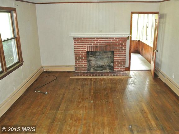 Living Room w. Fireplace