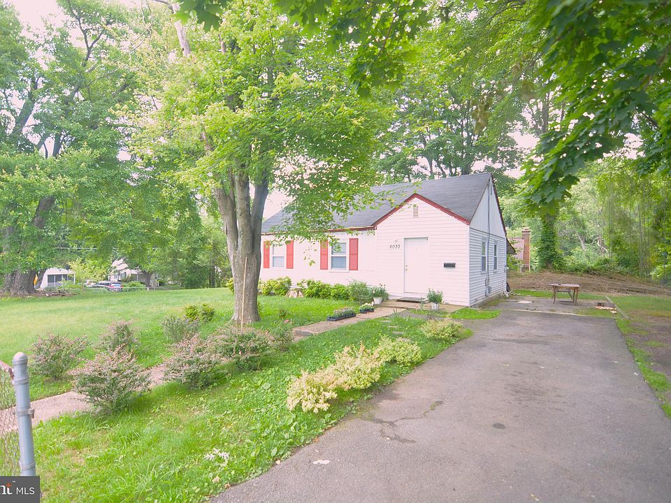 2nd image of 2033 Pimmit Dr