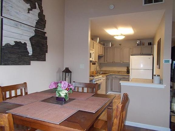 5th image of 310 Taylor Ct