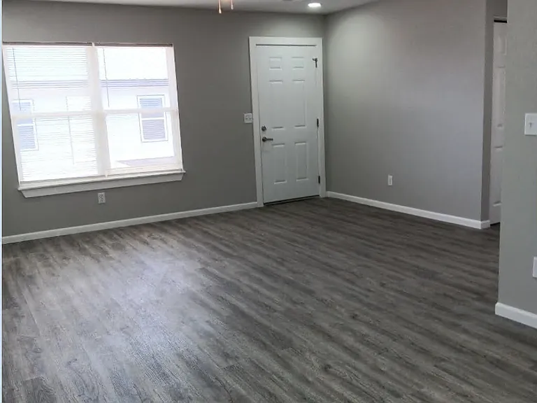 305 Grant Ct — Photo 5