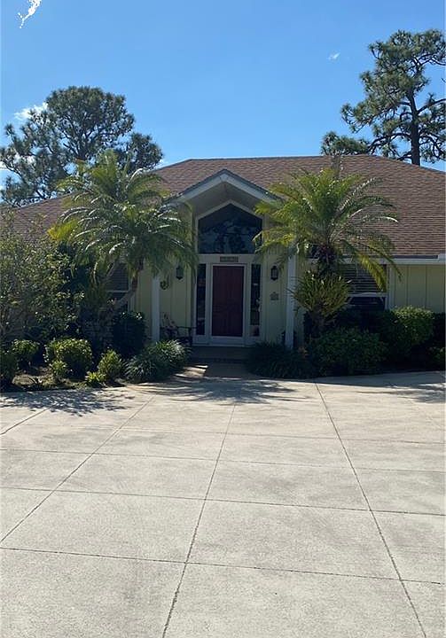 1st image of 2405 NW Lakeridge Dr