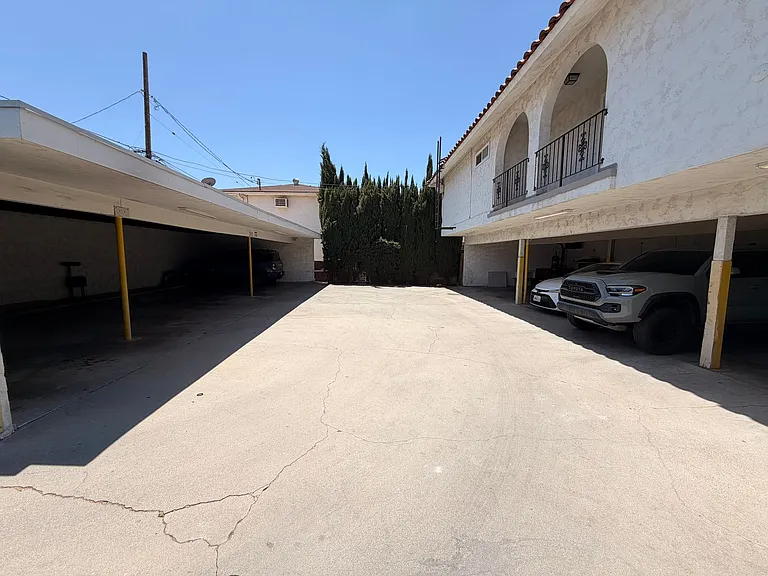 10500 La Reina Ave #E — Photo 34