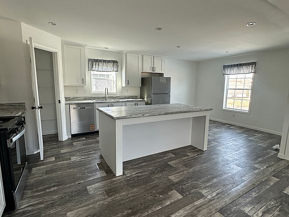 3rd image of 209 E 37th Pl