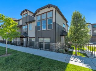 10422 S Beetdigger Blvd, Sandy, UT 84070
