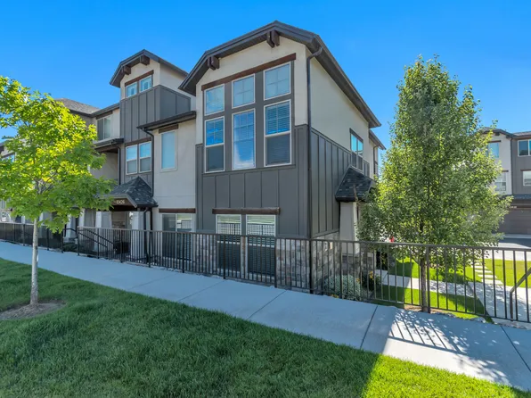 10422 S Beetdigger Blvd, Sandy, UT 84070
