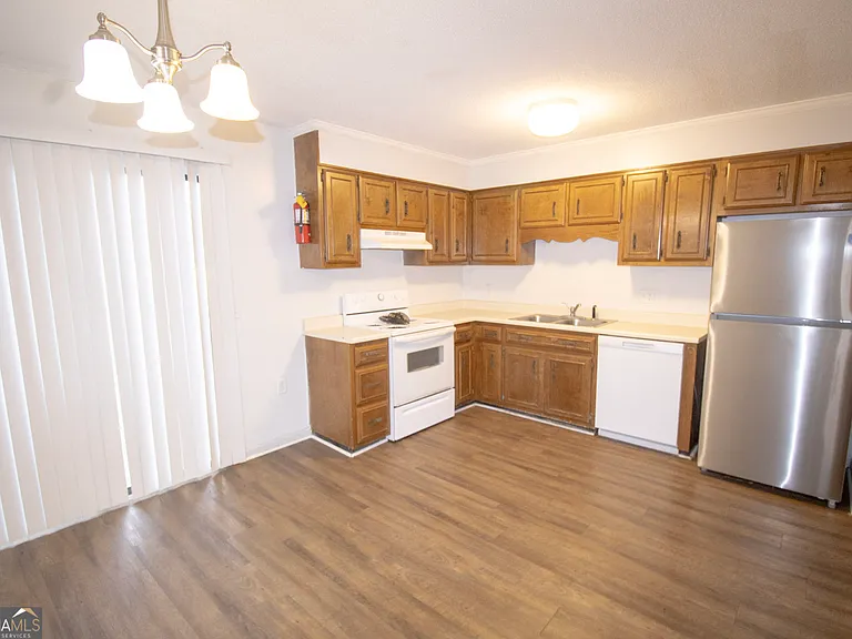 251 Knight Dr #10 — Photo 2