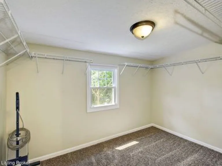 644 Ervay Ave — Photo 12