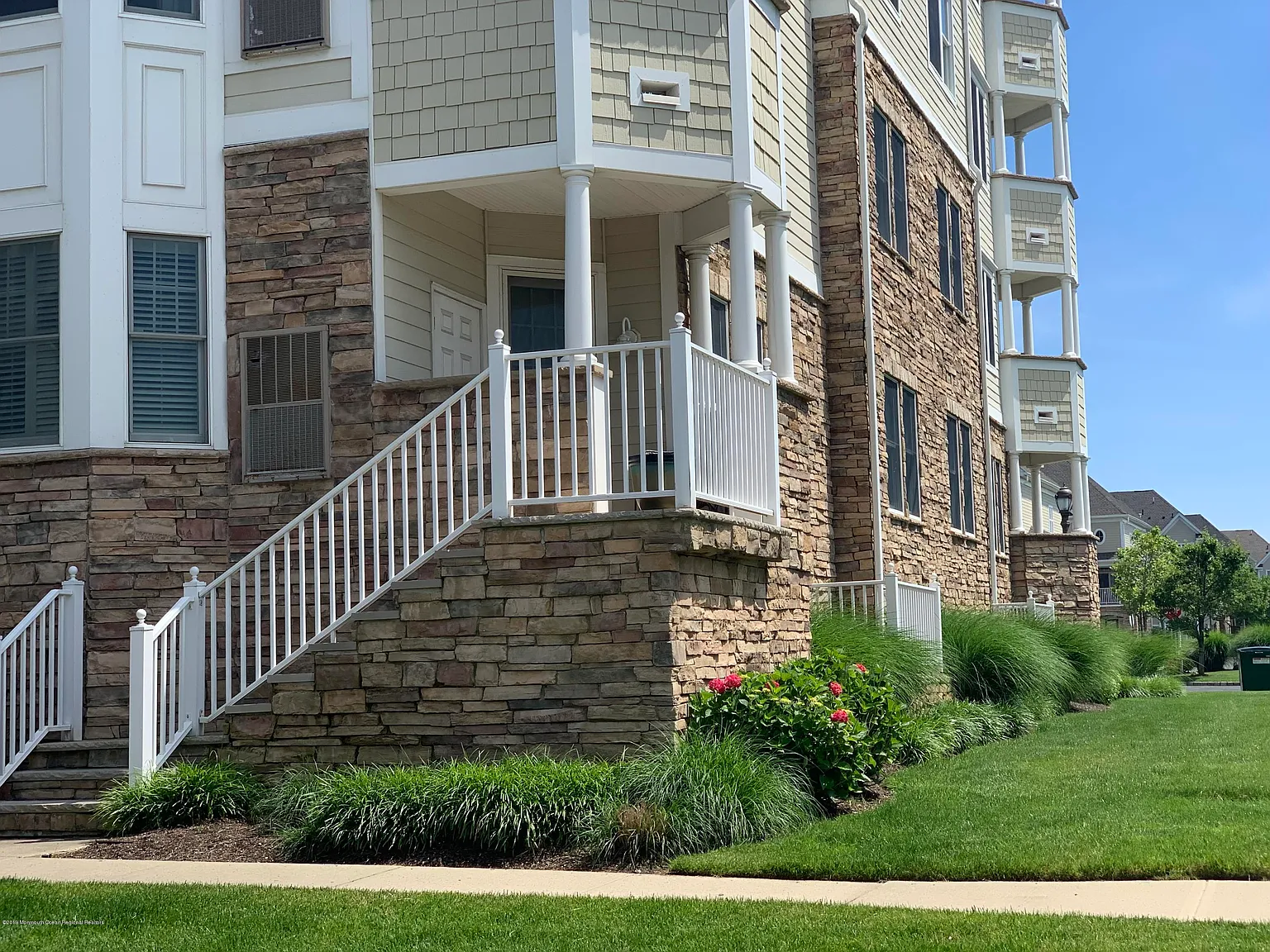 2 bed, 1717 sqft, $3,500 — Photo 2