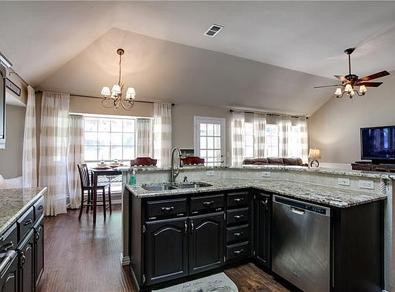 4th image of 810 Kingwood Ct