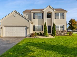 405 Shadow Wood Dr, Yorkville, IL 60560