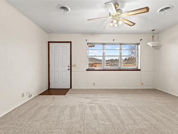 4th image of 933 W Daniel St
