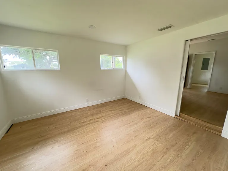 176 E Yeomans Ave — Photo 5