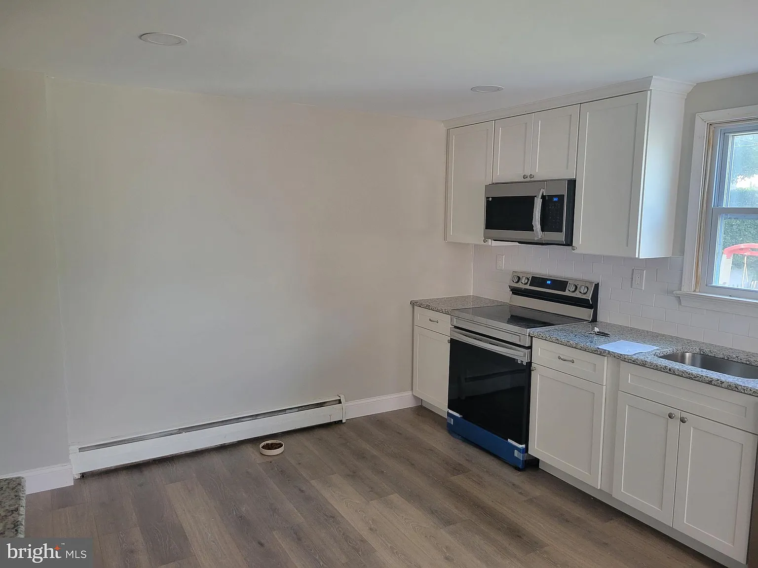 3 bed, 1.5 bath, 1248 sqft, $2,790 — Photo 3