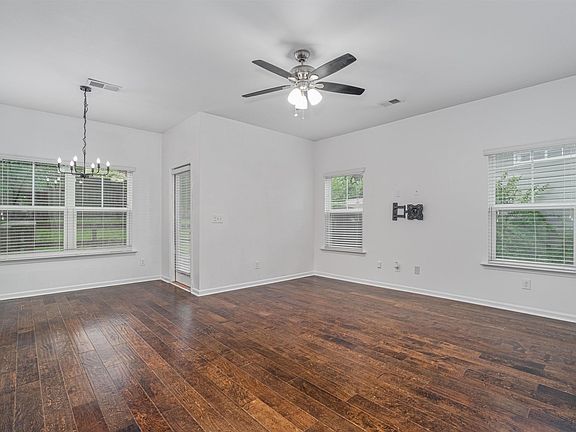 5th image of 240 Cinnamon Hills Ln