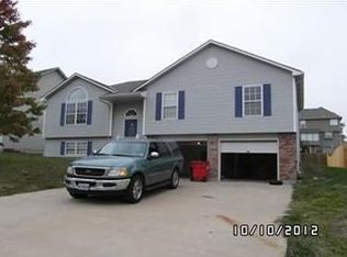 1725 SE Cardinal Dr, Blue Springs, MO 64014