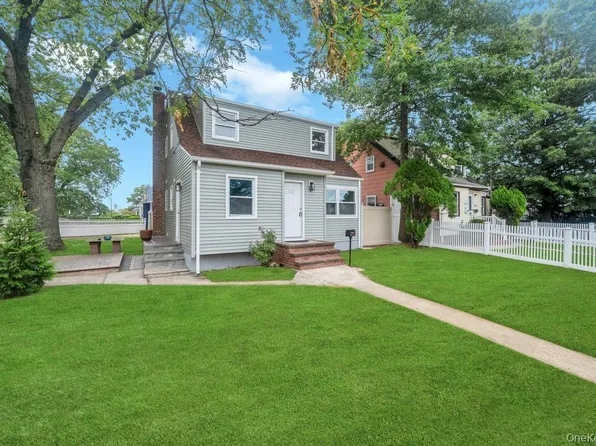 322 Baldwin Road, Hempstead, NY 11550