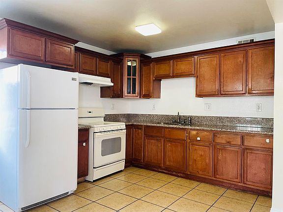 2nd image of 8718 Menlo Ave