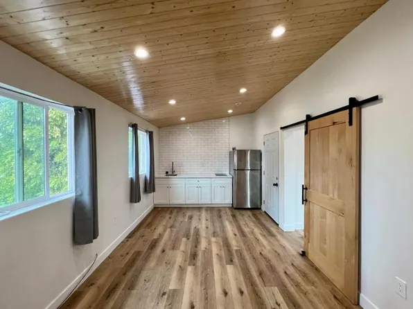 20809 Burbank Blvd #1, Woodland Hills, CA 91367