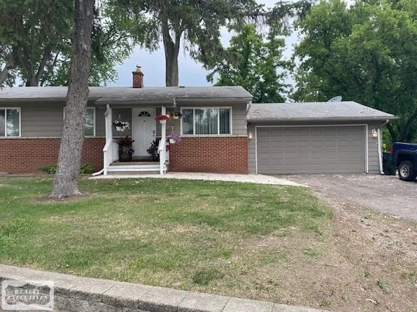 2661 W Utica Rd, Shelby Township, MI 48317
