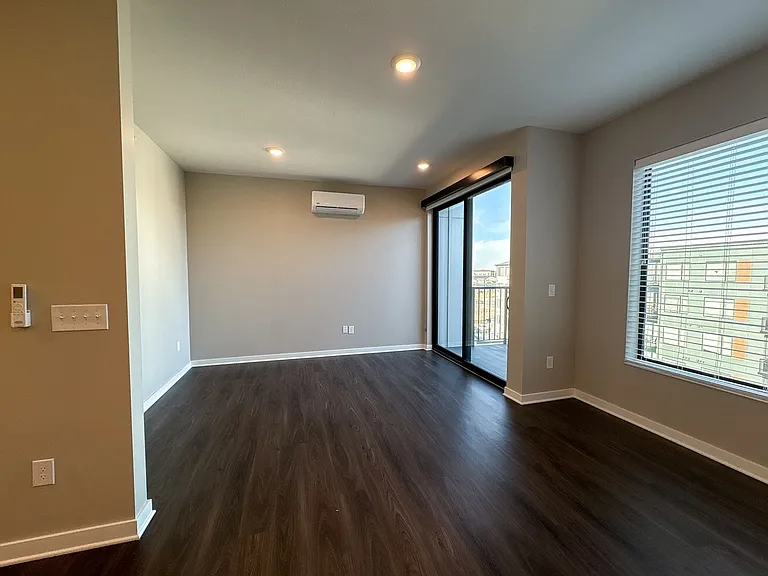Level at Village Gardens — Photo 14