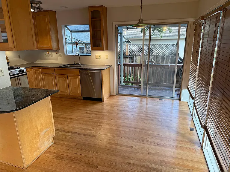 2351 Carmel Dr — Photo 7