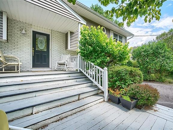 4th image of 19 Briarwood Ave