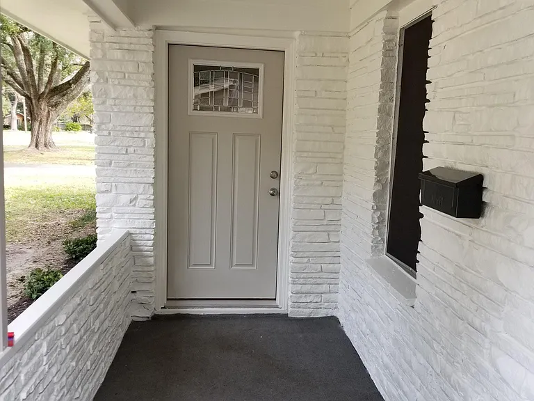 908 Cherryhill St — Photo 2