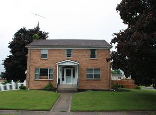615 Elizabeth St SE, Lowell, MI 49331