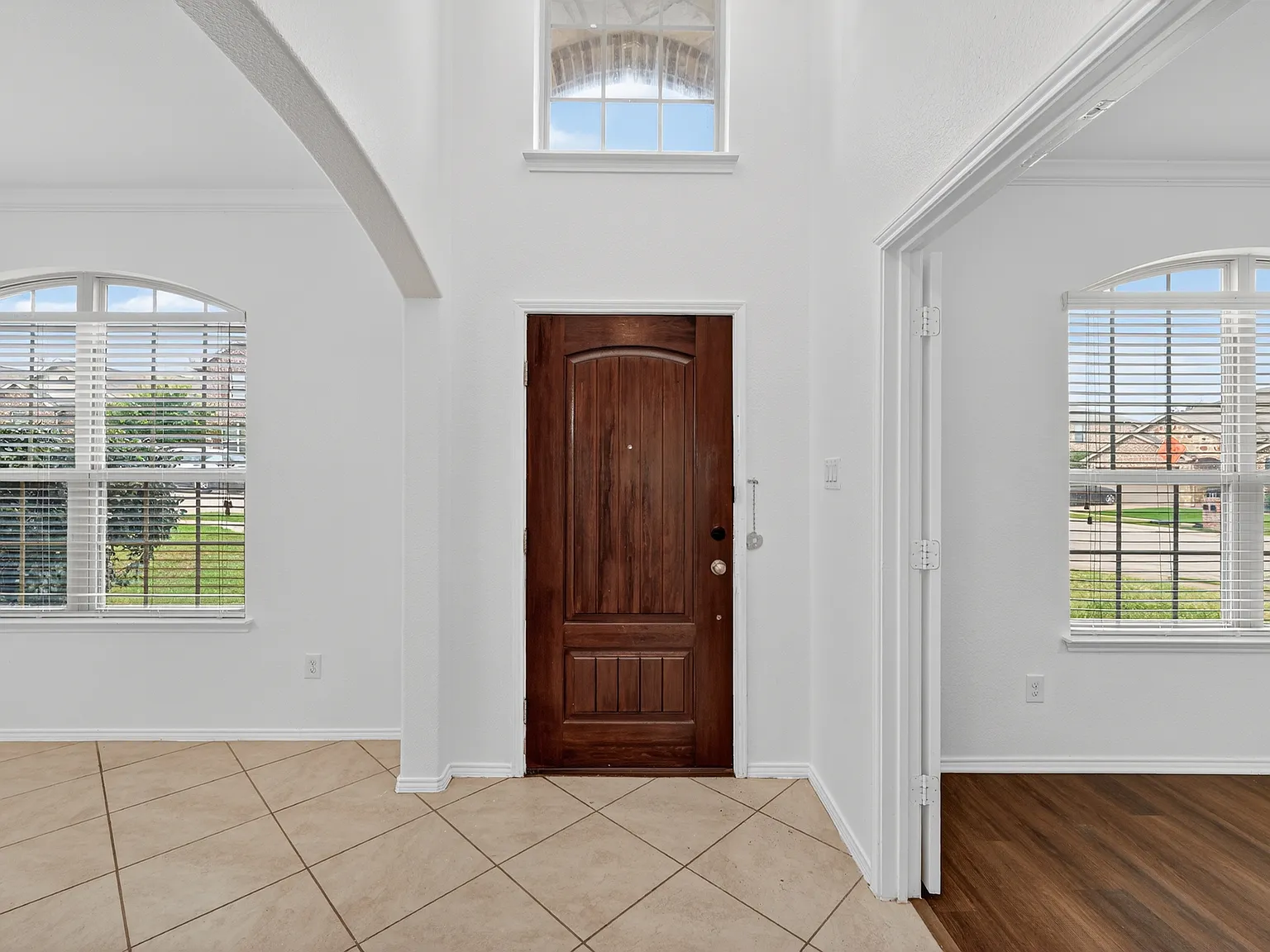 4 bed, 2.5 bath, 2500 sqft, $2,850 — Photo 2