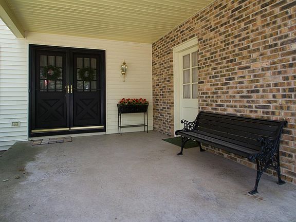 2nd image of 3902 Hemlock Dr