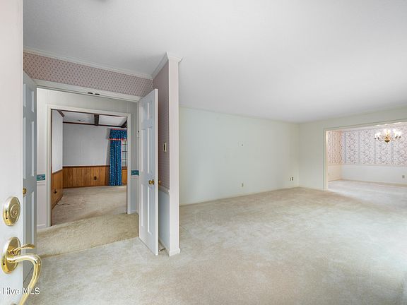5th image of 806 Cliftwood Drive