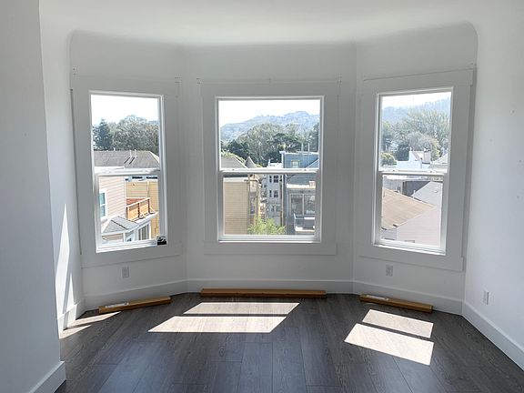 2nd image of 2131 Grove St #5