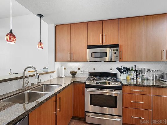 4th image of 325 7th Ave Unit 211