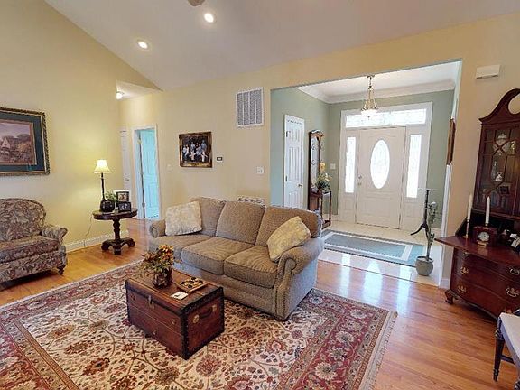 5th image of 100 Northridge Dr