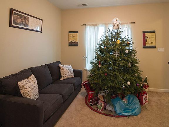2nd image of 1386 Iroquois Ct