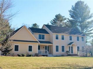 81 Prides Crossing Ln, Saunderstown, RI 02874