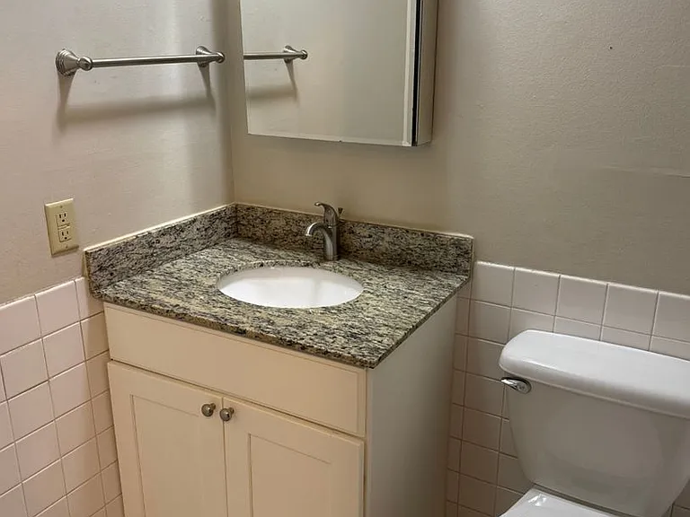 3708 West 32nd Street — Photo 16